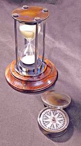 Hour glass, compas, timglas, kompass.